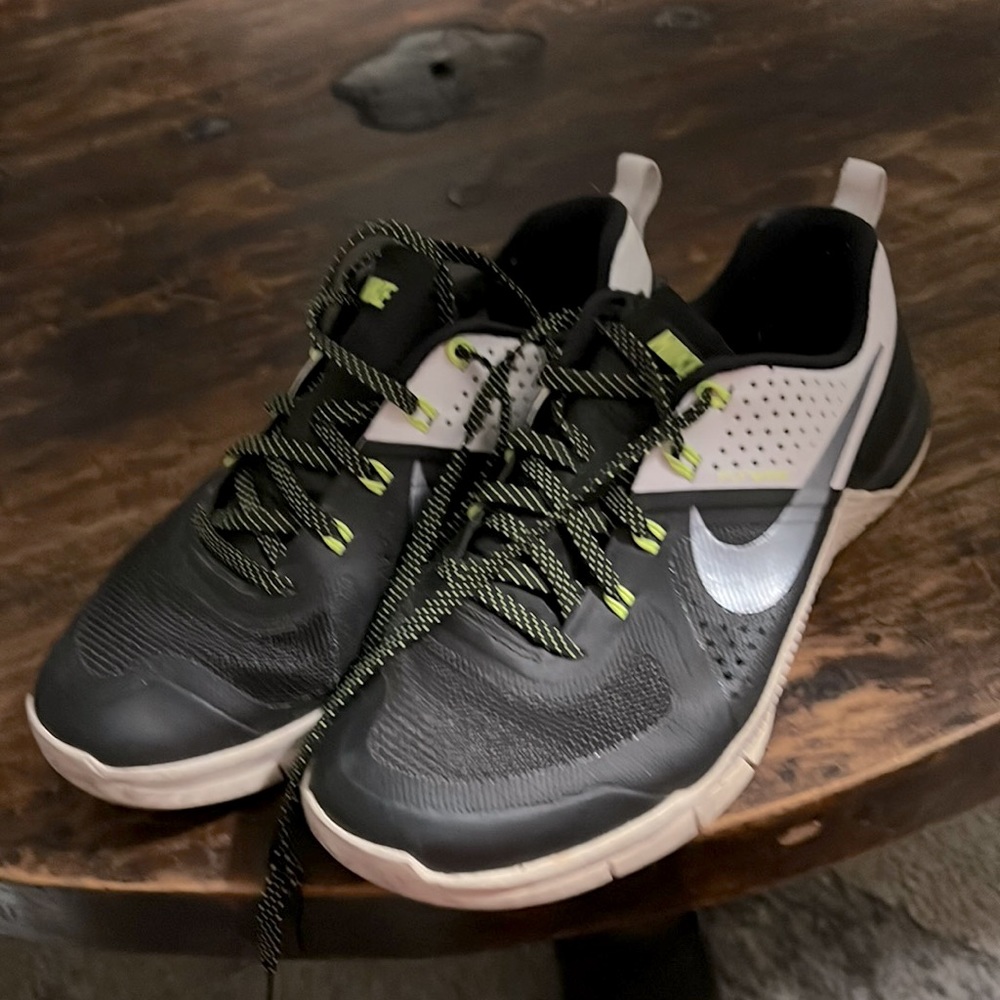 Nike Flywire Womens Size 8, Excellent condition!